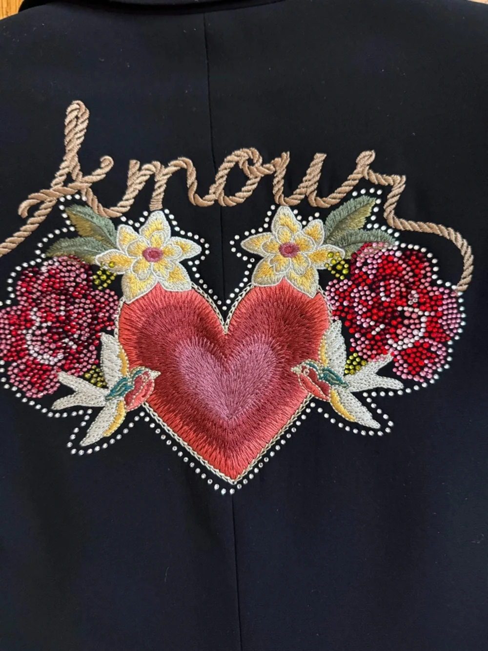 Cinq à Sept
Amour Cheyenne Embroidered Blazer - Picture 10 of 16